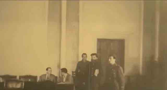 Генерал Драгољуб Михаиловић на улазу у судницу 10. јуна 1946. године Фото: Youtube screenshot