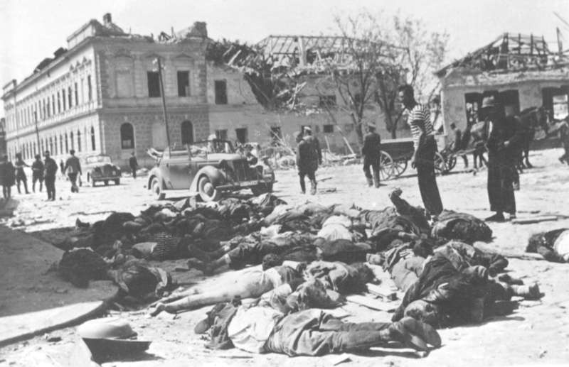 Смедерево, жртве експлозије на улици, 5. јун 1941. Фото: Историјска збирка Музеја у Смедереву