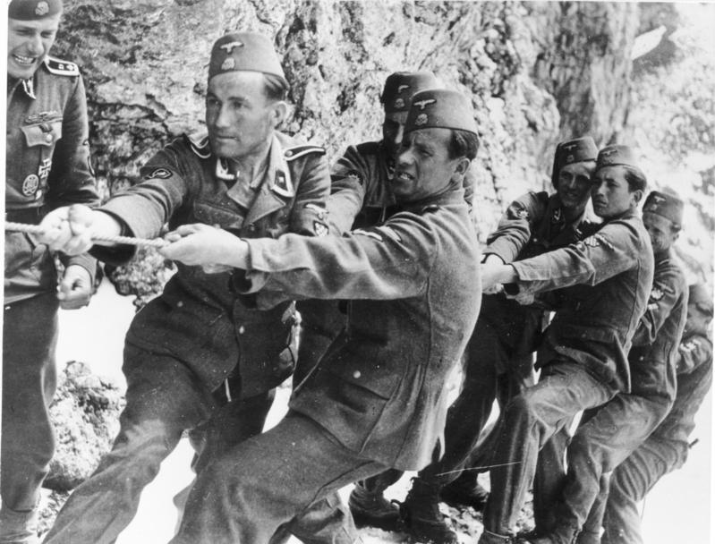 13. Вафен-СС брдска (1. хрватска) Ханџар дивизија, у планинама, мај 1944. Фото Бундесархив