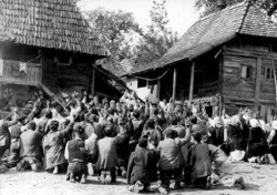 Покатоличавање Срба у Дубици, Независна Држава Хрватска, 1941. Фото: архивска фотографија, Музеј револуције народа Југославије, Архив Југославије AJ-377-824-43