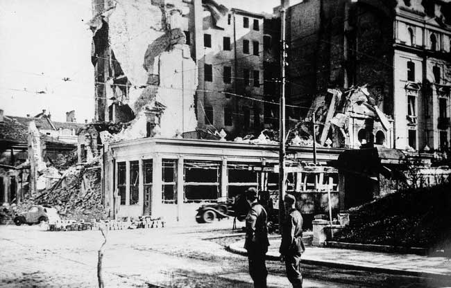 Шести април 1941. године, немачка нацистичка агресија на Краљевину Југославију (Београд, Макензијева улица)  Фото: Архива