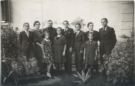 Александар Симовић са породицом Фото: Блиц, приватна архива