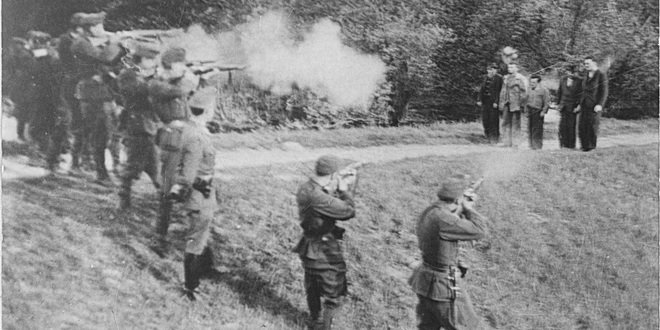 Немачки нацисти стрељају – Други светски рат Фото: Архива