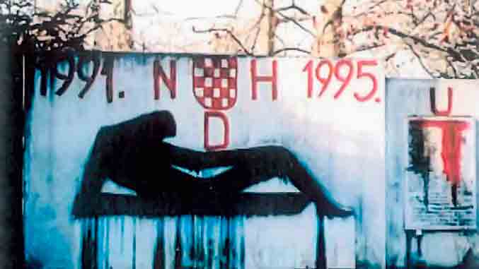 Стрмен: Оскрнављени споменик жртвама фашизма, 1995. Фото: Политика