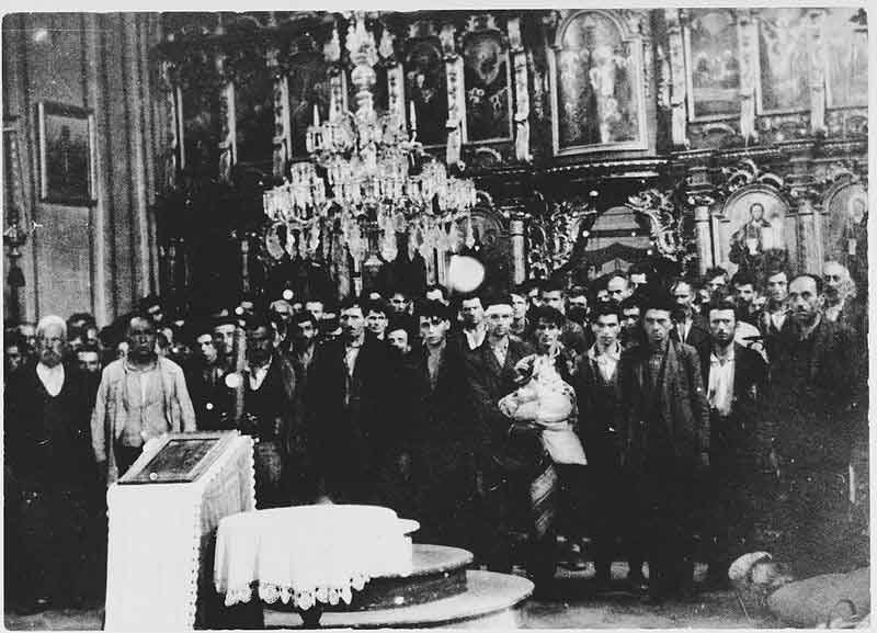 Глина: Покатоличавање Срба пре масакра, 21. јул 1941. Фото: Архива