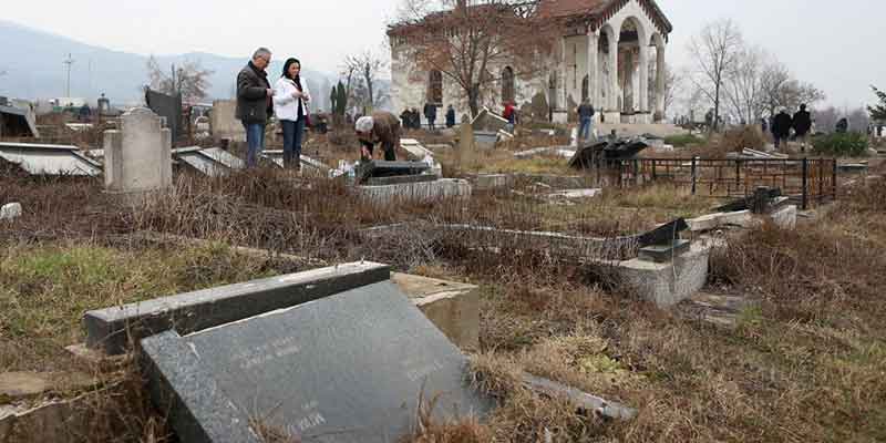 Косовска Митровица: Разорено гробље у јужном делу града Фото: ТВ Грачаница