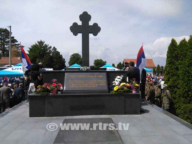 Бијељина, гробље Пучиле: Спомен војницима ЈНА убијеним у тузланској колони Фото:РТРС