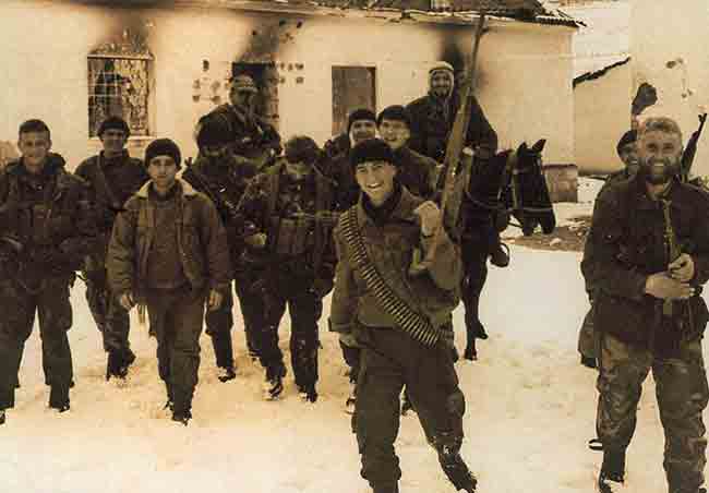 Подриње, Кравица, 7. јануар 1993. године: Део јединице Насера Орића Фото: Архива, Институт за истаживанје српских страдања у XX веку, заплењен ратни материјал ВРС, Архив Републике Српске