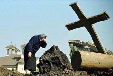НАТО агресија 1999: Приштина, српско православно гробље после бомбардовања Фото: Архива