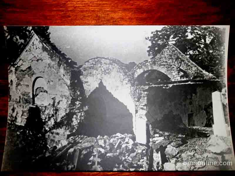Црква Св. Илије (1618), Крива Река, после спаљивања и минирања на Михољдан 1942. године Фото: brusonline.com