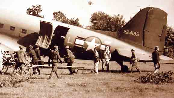 Свилеува: Укрцавање савезничких пилота, евакуација, 1944. Фото: Блиц