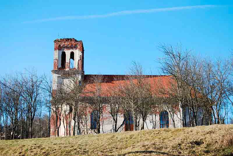 Црква Светог Георгија, Кусоње, зима 2009, после разарања у прогону Срба 1991-1995. године Фото: Википедија