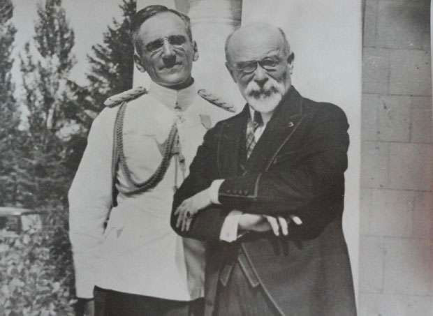 ЊКВ Витешки краљ Александар и француски министар Луј Барту Фото: Архива