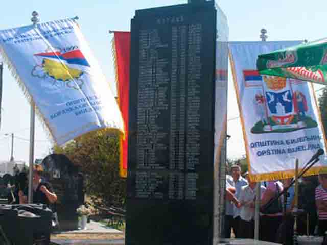 Заједнички споменик страдалим Србима у Тињи, Потпећи и Смолући у Бијељини Фото: РТРС