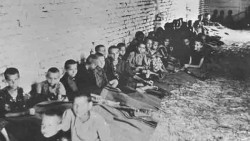 Српска деца у хрватском концентрационом логору Стара Градишка Фото:: ЈУ Доња Градина