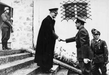Сусрет А. Хитлера и А. Павелића по његовом доласку у државну посету, Бергхоф у Баврској (Немачка), 9. јуна 1941. године Фото: United States Holocaust Memorial Museum, Фотографија #85432