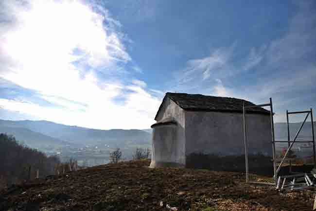 Црква Животворном источнику у Горњем Винарцу код К. Митровице Фото: Епархија рашко-призренска