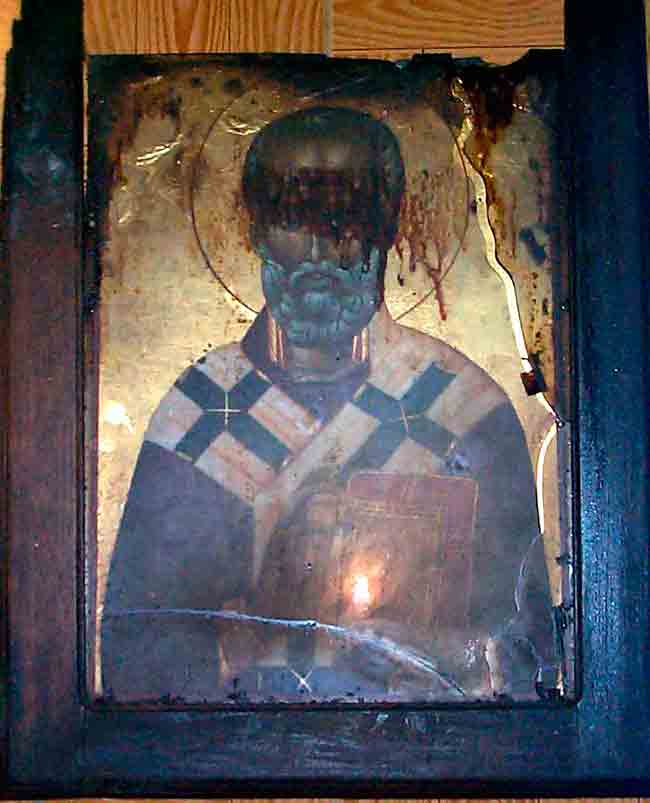 Икона Светог Николе из спаљене цркве Св. Николе током Мартовског погрома  у Косовом Пољу  Фото: Епархија рашко-призренска, Архива 2004. 
