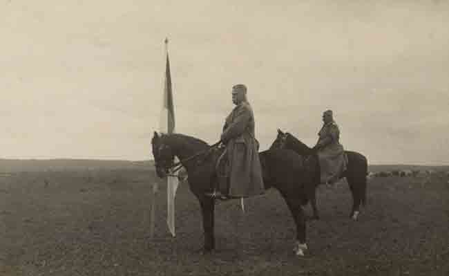 Први Балкански рат, Једерене, март 1913, Војвода Степа Степановић (тада генерал) пред трупама Фото: Народни музеј Чачак