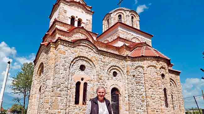 Момирка Вукмировић испред Храма Светог Луке  Фото: Ж. Ракочевић, Политика