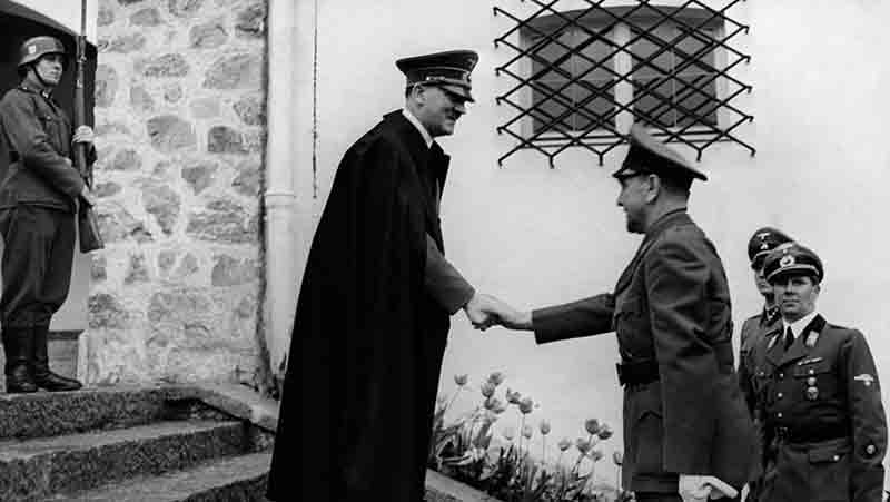 Анте Павелић у државној посети Адолфу Хитлеру, замак Бергхоф, 9. јун 1941. године Фото: Wikimedia Commons, USHMM #85432, Музеј револуције народа Југославије #ID E-18/13 Анте Павелић у државној посети Адолфу Хитлеру, замак Бергхоф, 9. јун 1941. године Фото: Wikimedia Commons, USHMM #85432, Музеј револуције народа Југославије #ID E-18/13