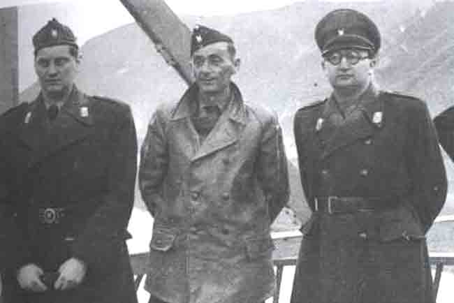 Еуген Дидо Кватерник, потпуковник Јуре Францетић и Младен Лорковић на мосту Краља Александра у Зворнику на завршетку немачко хрватске операције Трио, март/април 1942. године Фото: Wikimedia Commons PD
