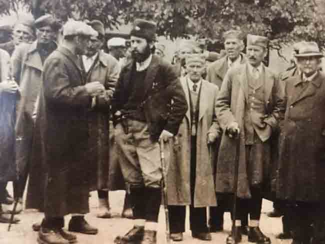 Потпуковник Павле Ђуришић у Колашину 1943. године Фото: ФБ налог Ројалистички клуб, архивска фотографија