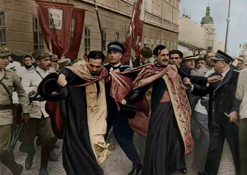 Свештеник Недељко Стреличић током <i>Крваве литије у Београду</i> 19. јула 1937. године Фото: Спутњик, из колекције свештеника Александра Ајздековића