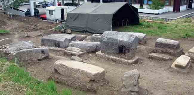 Мрамори у Прибоју, локалитет Црквине, поглед на део некрополе са мраморима током ископавања 2008. године, које је открила др Емина Зечевић Фото: dr Emina Zečević,<i>Nova saznanja i problemi u proučavanju mramora (stećaka) sa teritorije Srbije</i>, Sveučilište u Mostaru, бр. 6, 2020. Мрамори у Прибоју, локалитет Црквине, поглед на део некрополе са мраморима током ископавања 2008. године, које је открила др Емина Зечевић Фото: dr Emina Zečević,<i>Nova saznanja i problemi u proučavanju mramora (stećaka) sa teritorije Srbije</i>, Sveučilište u Mostaru, бр. 6, 2020.