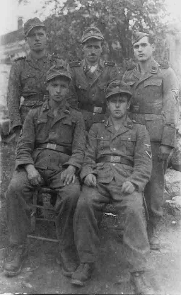 Група припадника 13. СС дивизије „Ханџар“ из Новог Пазара Фото: Историјски архив Рас, Нови Пазар