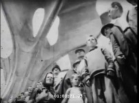 Кадар из документарног филма Јасеновац (1966) о откривању споменика Цвет Фото: Богдан Жижић, Загреб филм, 1966, Музеј холокауста: Film | Accession Number: 2002.537.2 | RG Number: RG-60.3877 | Film ID: 2714, screenshot