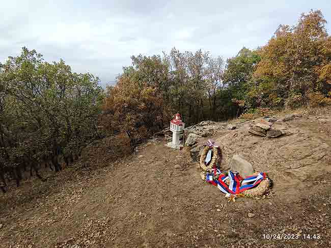 Старавински вис (1035 m), место погибије Војводе Вука (1350 метара северозападно од „Грунишког виса”, Груништа, на топографској карти <i>Војногеографског института</i> означен је као Врот, 1128 m)  Фото: Wikimedia Commons, Petar Milošević