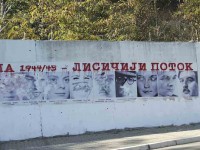 Стратиште Лисичји поток: Мурал портрета дêла уморених Фото: Државна комисија за тајне гробнице, Удружење У име народа, за слободну Србију