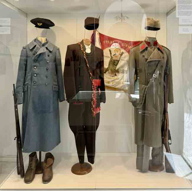 Униформе српских ратника у Српској кући на Крфу Фото: Горан Чворовић, Вечерње новости