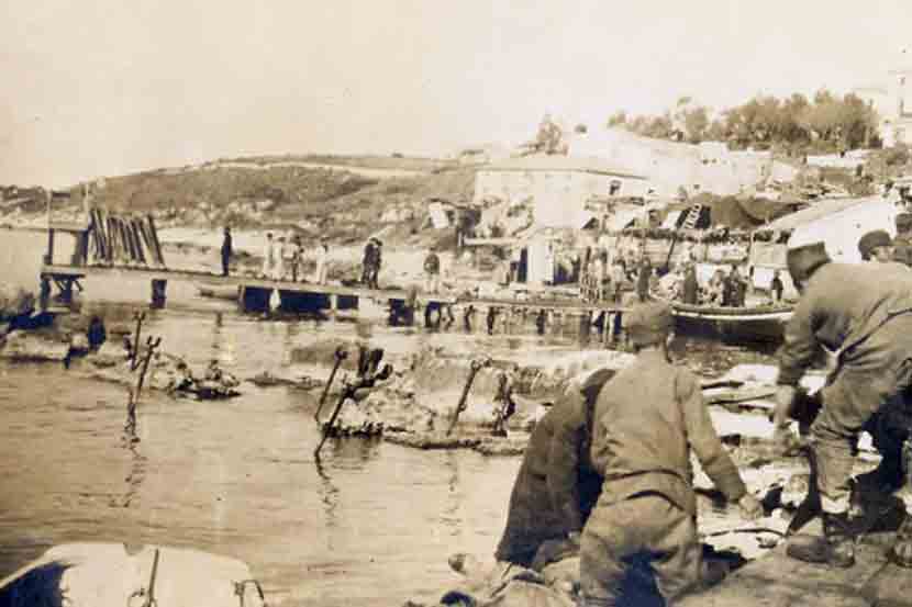 Сахрањивање на острву Видо 1916. године Фото: Министарство одбране Републике Србије