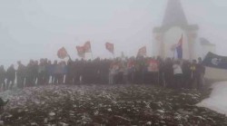Завршни кадар филма гиманзијалаца XIII београдске Кајмакчалан - Капија слободе Фото: Михајло Вила, ученик одељења III-7, генерација 2008. године, Youtube, screenshot