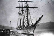 Дочек школског брода „Јадран“ на мулу Арсенала у Тивту 16. јула 1933. године Фото: Ветерани Ратне морнарице, лична архива