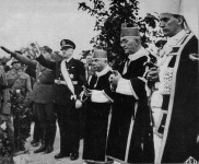 А. Степинац (крајње десно) на сахрани преседника хрватског Сабора Марка Дошена, септембар 1944. Фото: Wikimedia commons