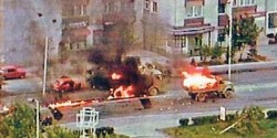 Напад муслиманске паравојске на колону ЈНА у извлачењу из Тузле, 15.5.1992. Фото: Screenshot