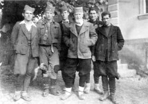 Драгиша Васић са пратиоцима, околина Чачка, 1944. Фото: Снимио Аца Симић, Народни музеј Чачак