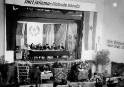Прво заседање АВНОЈ-а, Бихаћ, Независна Држава Хрватска, 26-27, новембар 1942. године Фото: Википедија, Музеј револуције народа Југославије, Znaci.net, crop