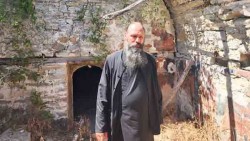 Владика новобрдски Иларион у Храму Светог Ђорђа у с. Рудник, Србица Фото: Живојин Ракочевић, Политика