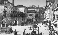 Дубровник: Гундулићев трг, крај 19. или почетак 20. века Фото: архивска разгледница. 1903, Слободна Херцеговина