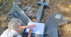 Проф. др Митра Рељић на теренском истраживању на гробљу у Пећи Фото: Митра Рељић, Спутњик