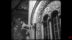 Високи Дечани, детаљ фасаде Фото: Кадар из немачког документарног филма Крст и петокрака, Youtube, Манастир Дечани, screenshot
